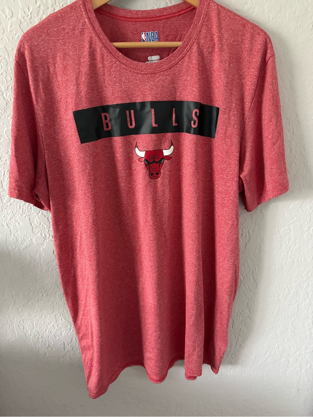 NBA Chicago Bulls Heather Red Short Sleeve Tee with Logo